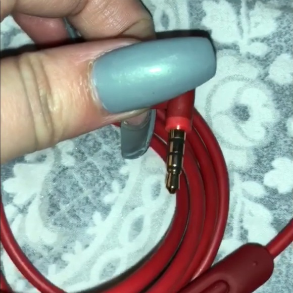 Beats Solo 2 Wireless Headphones - Picture 5 of 7